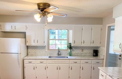 North Garrett Road House | *Home sleeps 10* central to Duke and UNC, RDU Airport and Downtown Durham