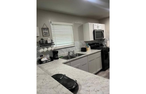 Houston House | Home Sweet Home only 3 miles from Hobby Airport