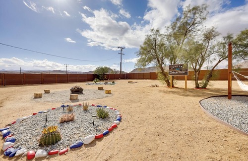 Joshua Tree Cottage | Home w/Hot Tub ~ 8 Mi to Joshua Tree Natl Park!