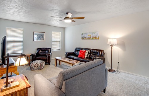 McCall House | Home with large deck & WiFi - near the lake, trails and town