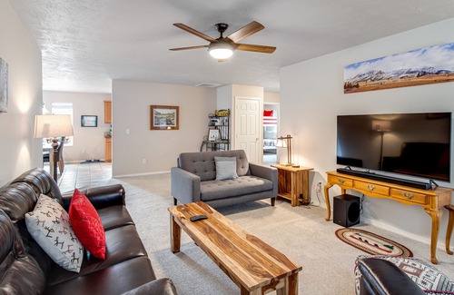 McCall House | Home with large deck & WiFi - near the lake, trails and town