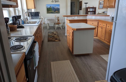 Stevensville House | Home with stunning mountain views in quiet rural neighborhood.