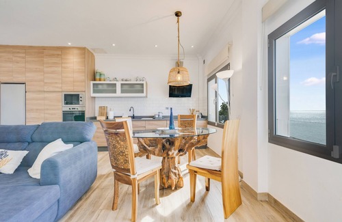 Playa de Arinaga Apartment | Home2Book Coastal Retreat with Sea Views, Arinaga