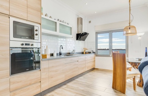Playa de Arinaga Apartment | Home2Book Coastal Retreat with Sea Views, Arinaga