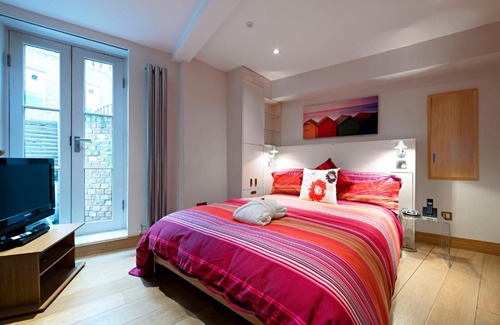 St Albans Apartment | HomefromHolme St Peters Mews