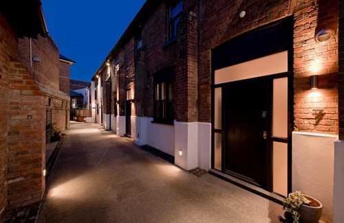 St Albans Apartment | HomefromHolme St Peters Mews