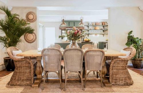 Constantia Villa | Homely Cape Dutch house with pool & mountain view