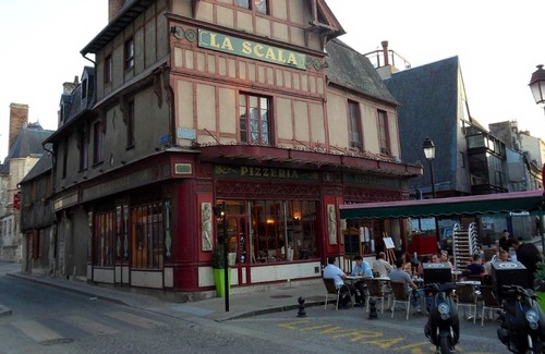 Vierzon Apartment | Homerez - Amazing appartement for 4 ppl. at Vierzon