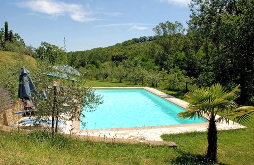 Montepulciano Apartment | Homerez - Apartment in Montepulciano, pool
