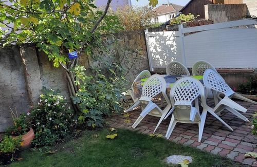 Ingersheim Apartment | Homerez - Apmt in Ingersheim, garden view