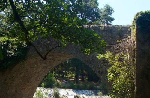 Tourves Apartment | Homerez - Appartement for 4 ppl. with swimming-pool and garden at Tourves