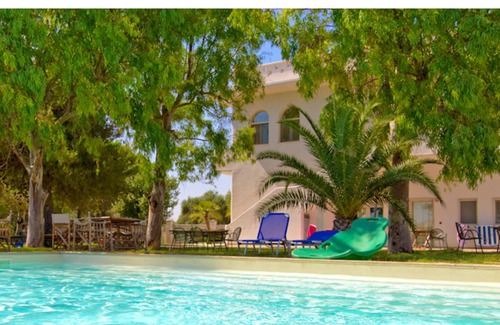 Campomarino di Maruggio Apartment | Homerez - Appartement 500 m away from the beach with shared pool and jacuzzi