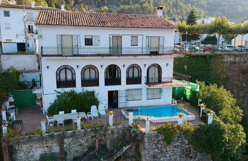 Grazalema Ski Chalet | Homerez - Big chalet for 12 ppl. with swimming-pool and terrace at Grazalema