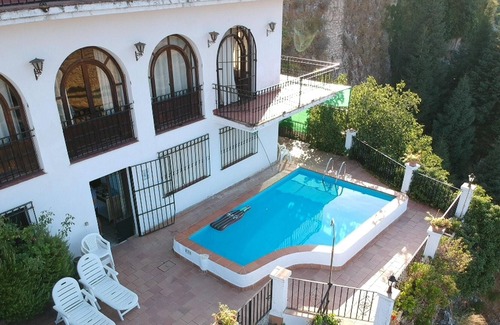 Grazalema Ski Chalet | Homerez - Big chalet for 12 ppl. with swimming-pool and terrace at Grazalema