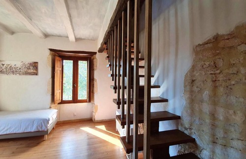 Puy-l'Eveque House | Homerez - Big house for 10 ppl. with shared pool and terrace at Puy-l'Évêque