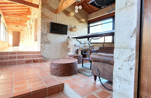 Puy-l'Eveque House | Homerez - Big house for 10 ppl. with shared pool and terrace at Puy-l'Évêque