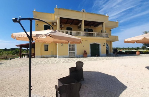 Lizzano House | Homerez - Bungalow 6 km away from the beach for 4 ppl. with shared pool