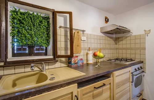 Martinscica House | Homerez - Charming House in Martinšćica + Garden