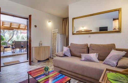 Martinscica House | Homerez - Charming House in Martinšćica + Garden