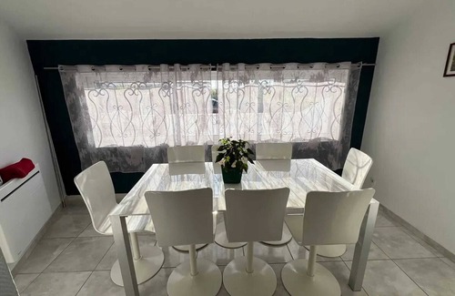 Lagord House | Homerez - Charming house in Lagord with private garden