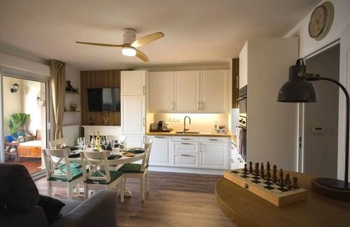 Montreuil Apartment | Homerez - Comfortable apartment in Montreuil - 80 m² - Garden view