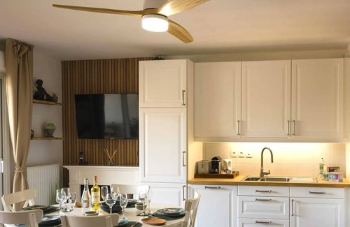 Montreuil Apartment | Homerez - Comfortable apartment in Montreuil - 80 m² - Garden view