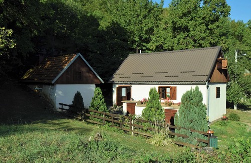 Gospic Ski Chalet | Homerez - Cosy Chalet in Gospić with Jacuzzi and Mountain View