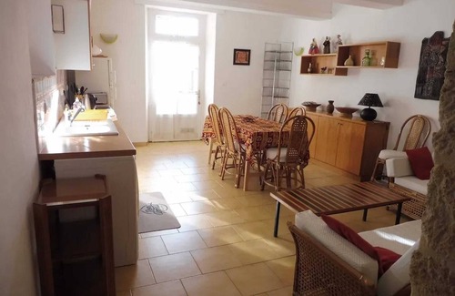 Uzes Apartment | Homerez - Cozy Apartment in Uzès 85 m² with Terrace