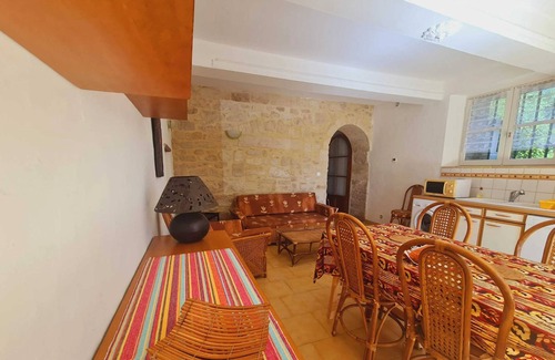 Uzes Apartment | Homerez - Cozy Apartment in Uzès 85 m² with Terrace
