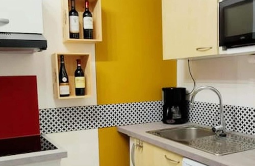 Hourtin Port House | Homerez - Cozy house in Hourtin 45 m² with a shared pool on-site!
