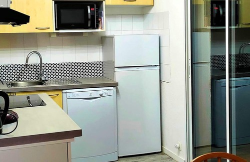 Hourtin Port House | Homerez - Cozy house in Hourtin 45 m² with a shared pool on-site!