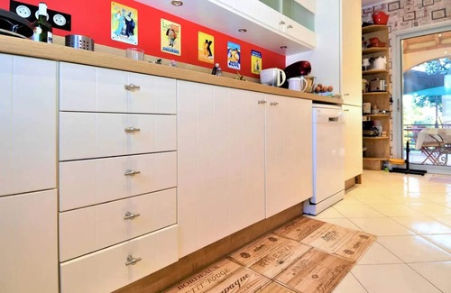 Eyragues Villa | Homerez - Enchanting Villa with Private Pool in Eyragues