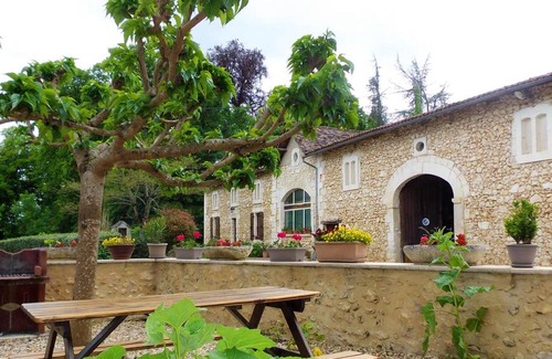 Saint-Front-de-Pradoux House | Homerez - House for 4 ppl. with shared pool and spa at Saint-Front-de-Pradoux