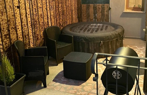 Collecorvino House | Homerez - Great house for 7 people. with swimming pool, spa and garden in Collecorvino