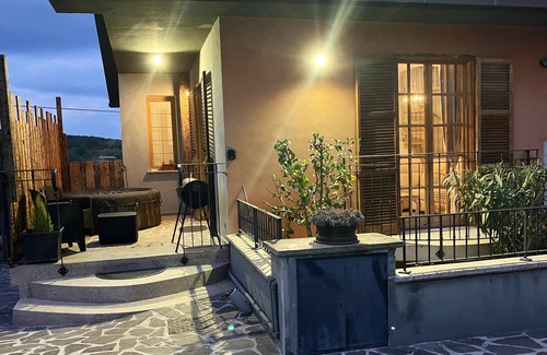 Collecorvino House | Homerez - Great house for 7 people. with swimming pool, spa and garden in Collecorvino