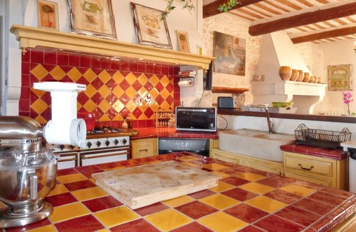 Pernes-les-Fontaines House | Homerez - House in Pernes-les-Fontaines