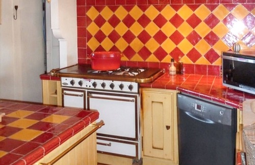 Pernes-les-Fontaines House | Homerez - House in Pernes-les-Fontaines