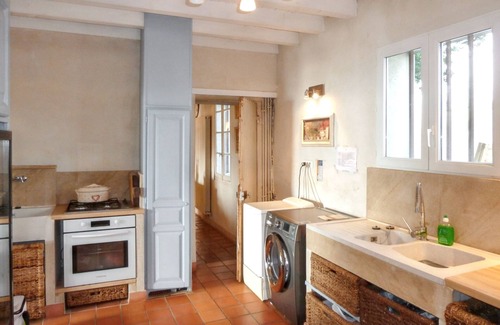 Pernes-les-Fontaines House | Homerez - House in Pernes-les-Fontaines