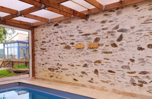 La Chapelle-Achard House | Homerez - House 15 km away from the beach for 2 ppl. with shared pool and garden