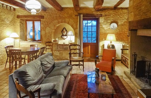 Saint-Amand-de-Coly House | Homerez - House for 6 ppl. with shared pool and terrace at Saint Amand de Coly