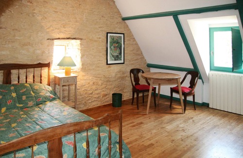 Saint-Amand-de-Coly House | Homerez - House for 6 ppl. with shared pool and terrace at Saint Amand de Coly