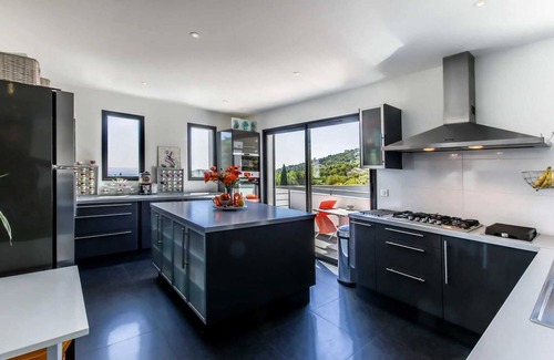 Cavaliere Villa | Homerez - Luxurious Villa in Cavalaire-sur-Mer with Pool