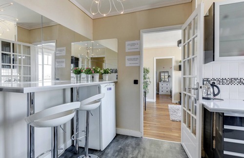 Saint-Denis Apartment | Homerez - Modern apt in Saint-Denis