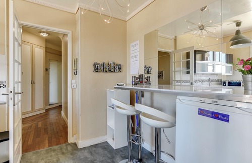 Saint-Denis Apartment | Homerez - Modern apt in Saint-Denis