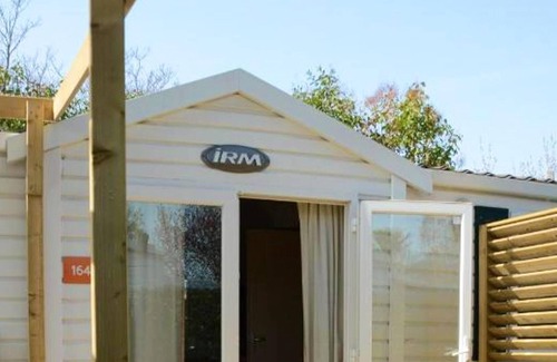 La Roque-d'Antheron House | Homerez - Nice bungalow for 6 ppl. with shared pool at La Roque-d'Anthéron