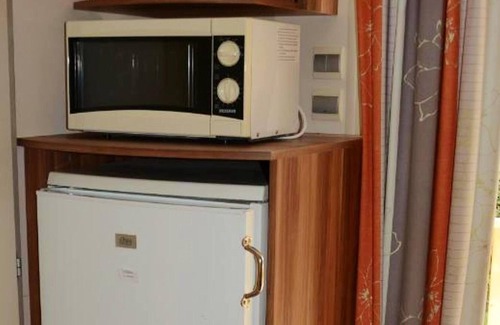 La Roque-d'Antheron House | Homerez - Nice bungalow for 6 ppl. with shared pool at La Roque-d'Anthéron