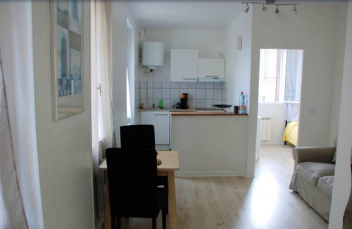Rosny-sous-Bois Apartment | Homerez - Nice appartement for 2 ppl. at Rosny-sous-Bois