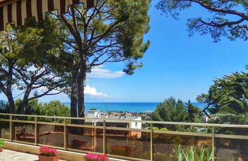 Bastide Giraud Apartment | Homerez - Nice appartement for 4 ppl. with shared pool at Villeneuve-Loubet