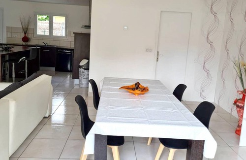 Labouheyre House | Homerez - Nice house for 8 ppl. with swimming-pool and terrace at Labouheyre