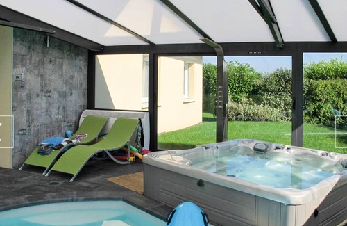 Kersaint-Plabennec Villa | Homerez - Spacious villa 10 km away from the beach for 6 ppl. with swimming-pool